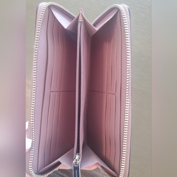 COACH Zippered Leather Wallet, Multiple card slots/compartments - Picture 3 of 8